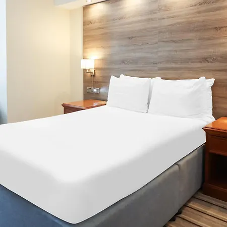 The Courtyard Near * Leeds (West Yorkshire)