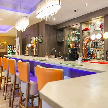 The Courtyard Near Apartamento