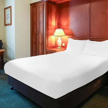 The Courtyard Near * Leeds (West Yorkshire)