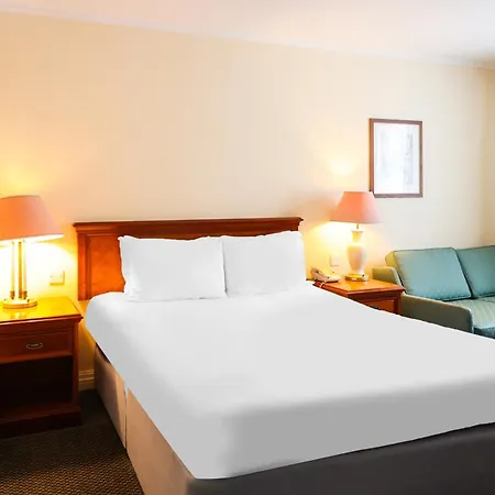 The Courtyard Near * Leeds (West Yorkshire)