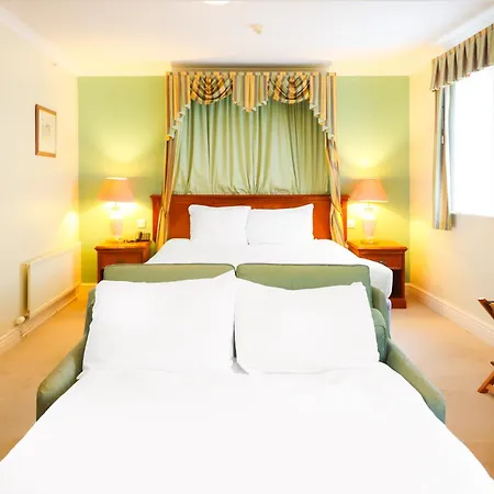 Daire The Courtyard Near