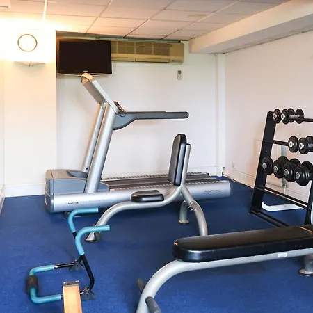 The Courtyard Near * Leeds (West Yorkshire)