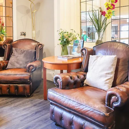 Daire The Courtyard Near