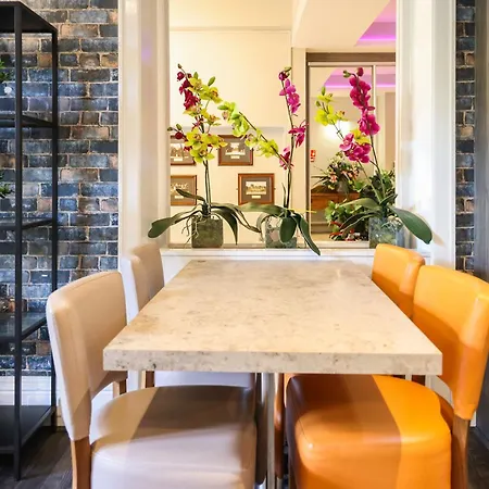 The Courtyard Near Leeds (West Yorkshire)