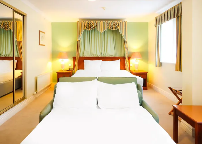 Apartment The Courtyard Near