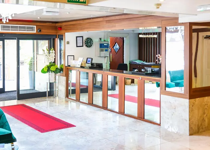 The Courtyard Near * Leeds (West Yorkshire)