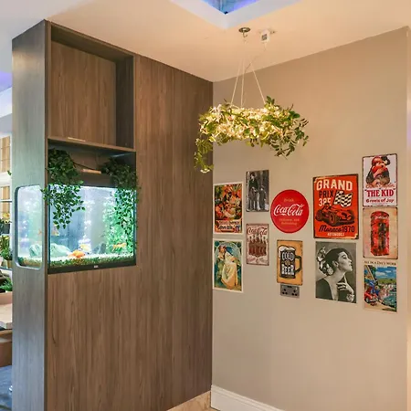 The Courtyard Near ليدز