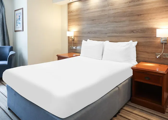 The Courtyard Near * ليدز