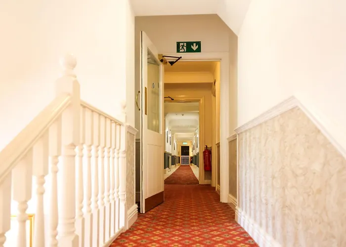 The Courtyard Near شقة *