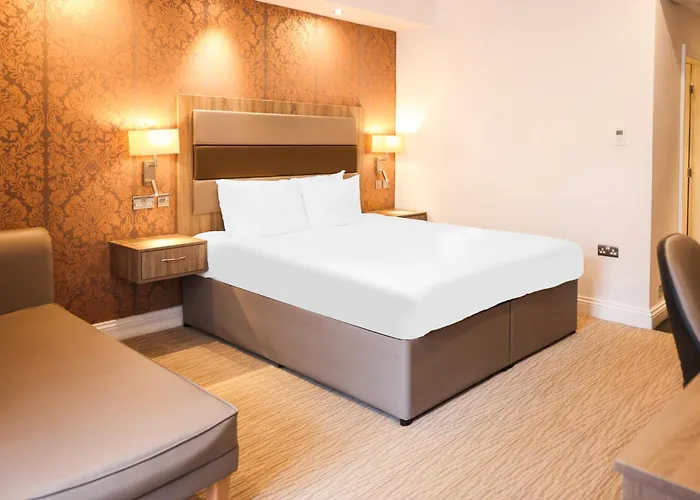 The Courtyard Near شقة ليدز