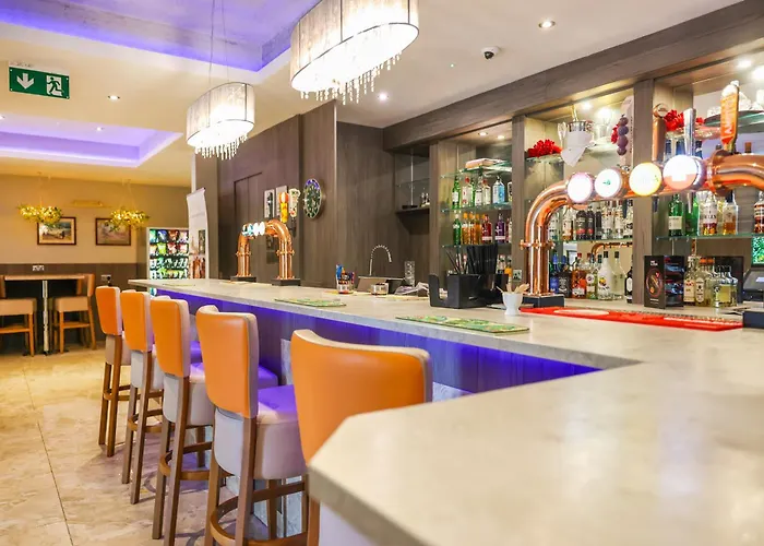 The Courtyard Near شقة